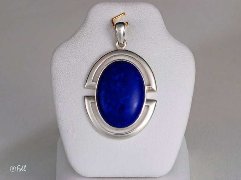 Pendentif avec lapis lazuli